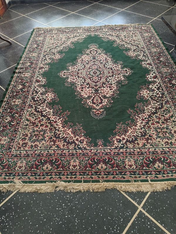 Alfombra Estilo Persa Verde con Diseño Central - imagen 1