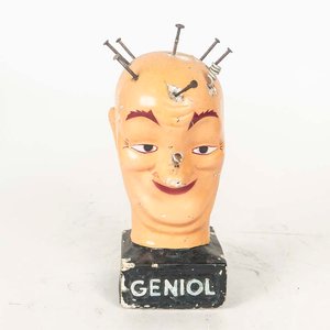 Lote siguiente: Busto "Geniol" de Yeso con Clavos y Aro en Nariz