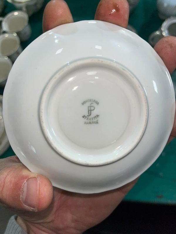 Juego de Té de Porcelana Blanca con Flores: Azucarero, Lechera, Tetera y 6 Tazas con Platos - imagen 1