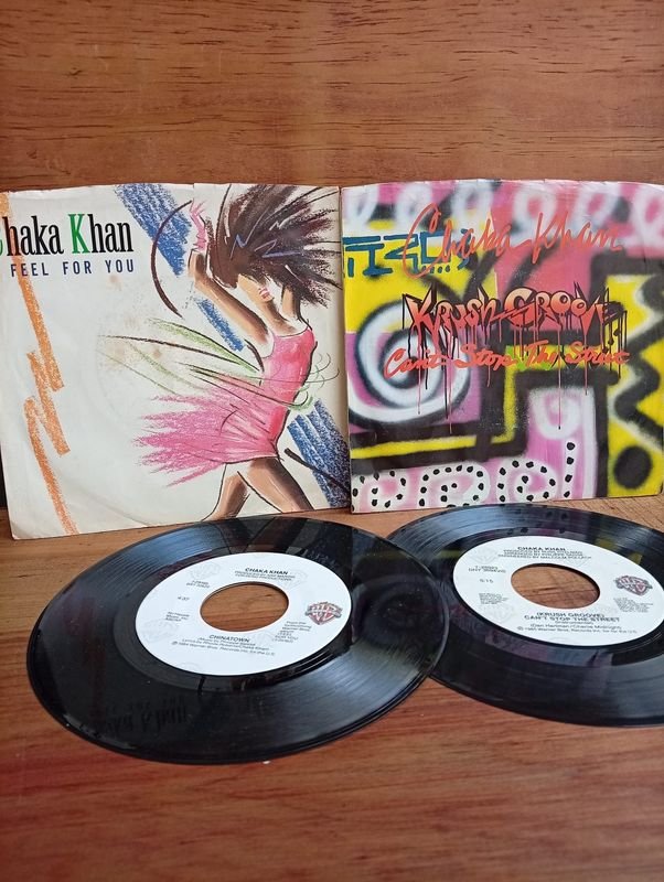 Dos discos simples vinilo Chaka Khan: I Feel For You (1984) y Krush Groove (1985)