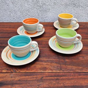 Lote anterior: Juego de 4 Tazas con sus Platos de Colores Rayados