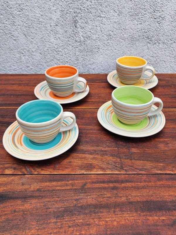Juego de 4 Tazas con sus Platos de Colores Rayados