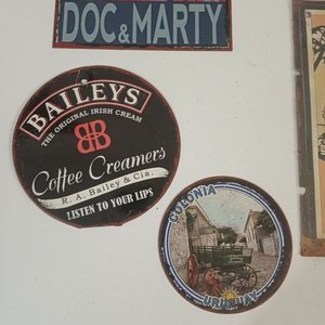 Lote de 8 Chapas Vintage: Patricio Rey, Doc & Marty, Baileys, Punta del Este y más - imagen 5