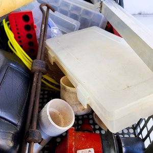 2  Cajas plasticas: lija, tijeras, dados, taladro de mano, azada, artículos sanitarios, lentes , etc - imagen 7