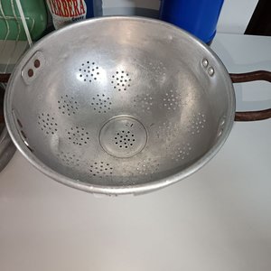 Lote de Utensilios de Cocina: Escurridor, Colador, Moldes y Termos - imagen 4
