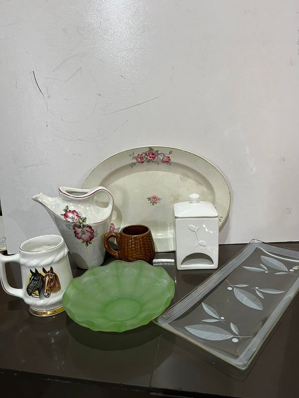 Colección de vajilla de porcelana y vidrio vintage