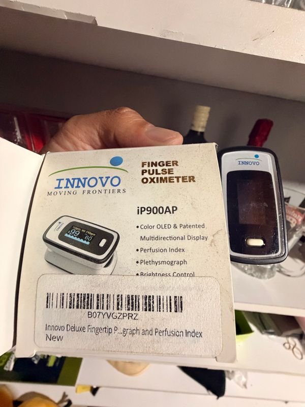 Pulsioxímetro de dedo Innovo Deluxe iP900AP