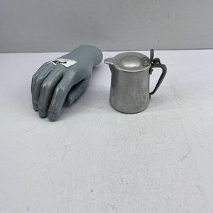 Lote siguiente: Lechera Antigua de Aluminio con Tapa