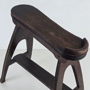 Zapatero Astro Húngaro de Madera Oscura - imagen 5