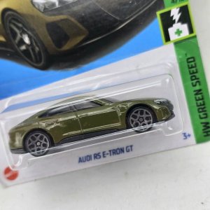 Hot Wheels Audi RS E-Tron GT Verde Metalizado - imagen 2