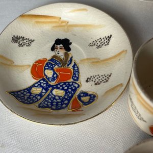 Juego de Café de Porcelana Japonesa con Grabado y Relieve - imagen 8