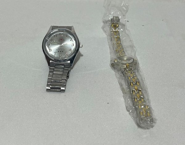 Par de Relojes de Pulsera: Dama y Caballero, Nuevos - imagen 1