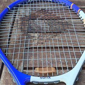 Raquetas de tenis Sutix Carbon con encordado con detalles de uso - imagen 9