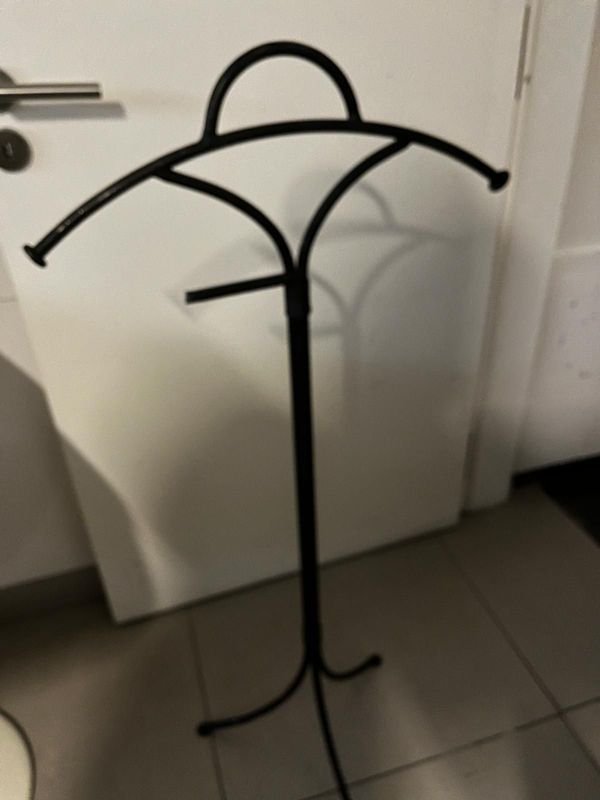 Perchero de Hierro Negro con Diseño Curvo