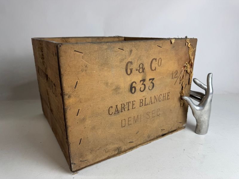 Antiguo cajón com propaganda de Champagne Victor Clicquot - Montevideo - imagen 2