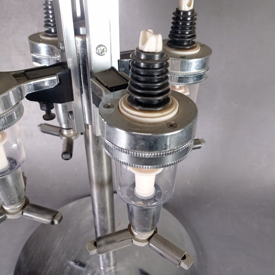 Dispensador de bebidas para cuatro botellas con chip - imagen 3