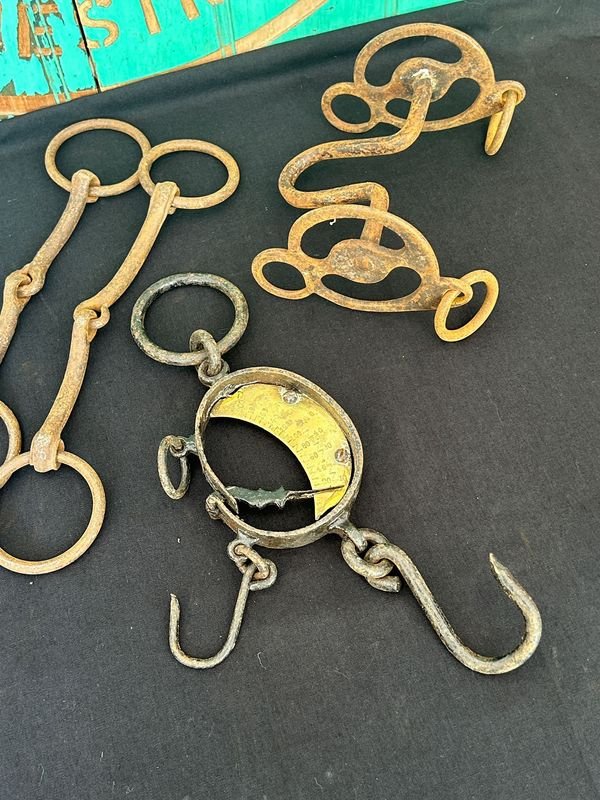 Colección de accesorios antiguos en metal - imagen 5