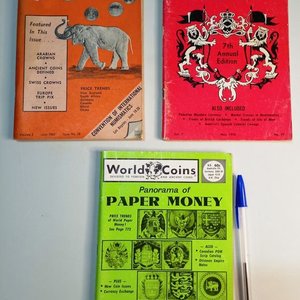 3 Revistas World Coins: Junio 1965, Mayo 1970, Junio 1971 - Monedas y Papel Moneda - imagen 1