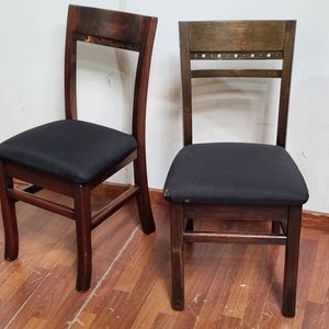 Lote siguiente: Par de Sillas de Madera Estilo Boliche