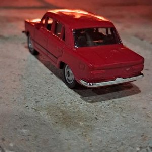 Auto Coleccionable Rojo Metálico con Caja Original - imagen 3