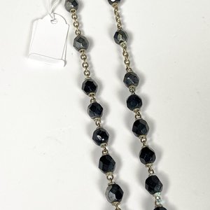 Rosario de Metal con Cuentas de Cristal Negro y Crucifijo - imagen 5