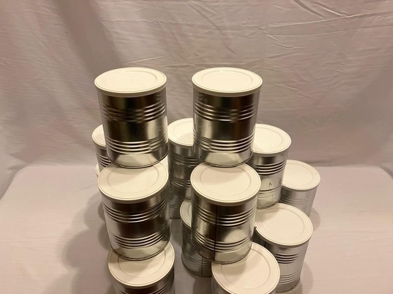 Lote de 16 Latas Cilíndricas de Hojalata con Tapas Plásticas Blancas