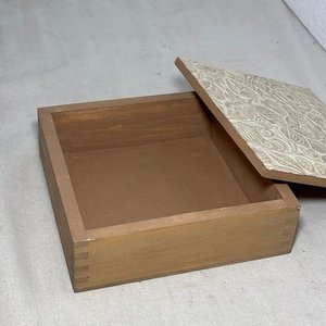 Lote de Adornos y Cajas Antiguas: Bicicletas de Hierro, Ceniceros y Estuches Decorativos - imagen 8