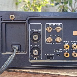 Equipos y accesorios audiovisuales: dos videograbadores sin controles Remotos y calbes Panasonic y Panavox / Dcodificador Digital con Transformador / Base de Televisor Nueva / Sin Probar - imagen 13