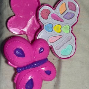 Lote de Juguetes: Peluches, Pistolas, Reproductor CD Panasonic y Más - imagen 35
