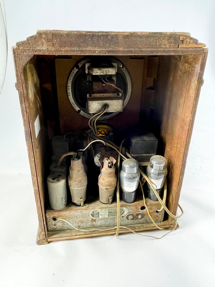 Radio caja de madera antigua con detalles - imagen 4