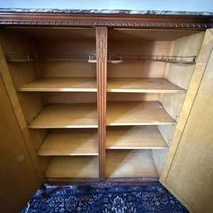 Armario Organizador Antiguo con Tapa de Mármol y Herrajes Ornamentales - imagen 8