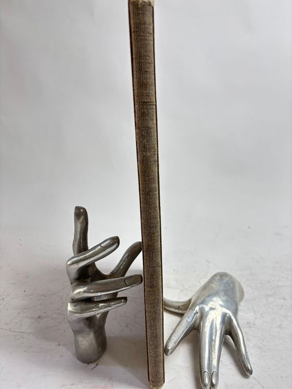 Libro de arte y poesía con esculturas en metal - imagen 2
