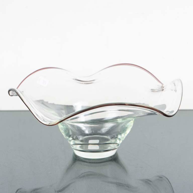 Lote siguiente: Centro de vidrio ondulado - Decoración elegante