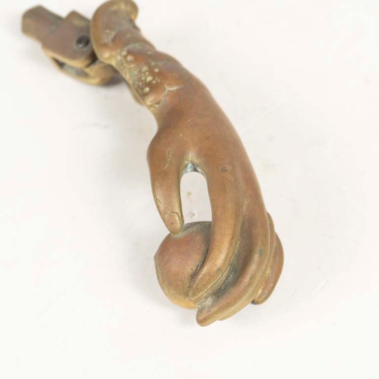 Manito llamador de bronce - Medidas: 17.5cm - imagen 2