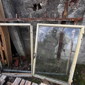 Lote siguiente: Ventana de Aluminio de Dos Hojas con Marco