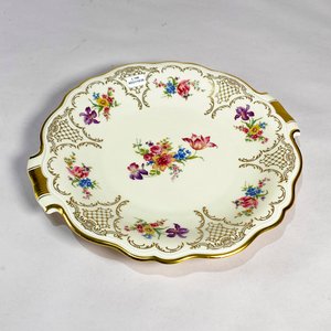 Lote siguiente: Centro de Porcelana Bavaria Scherzer con Decorado Floral y Borde Dorado