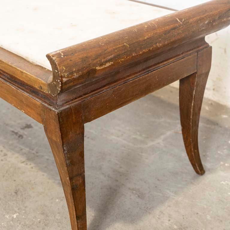Mesa de living inglesa con tapa de mármol y detalles en el lustre - imagen 3