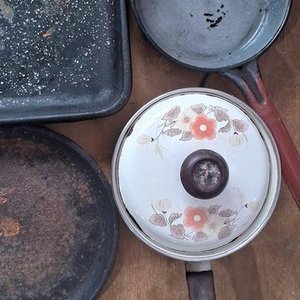Set de Cocina: Dos Sartenes de Hierro, Fuente para Horno y Olla - imagen 1