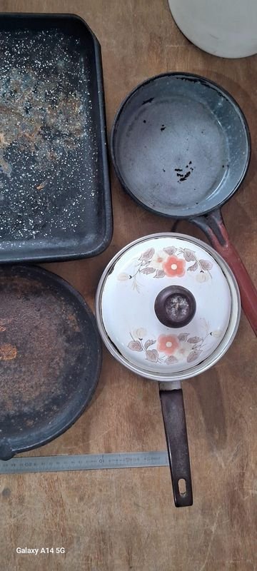 Set de Cocina: Dos Sartenes de Hierro, Fuente para Horno y Olla