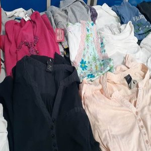 Lote siguiente: Lote de 30 Buzos de Dama Varios