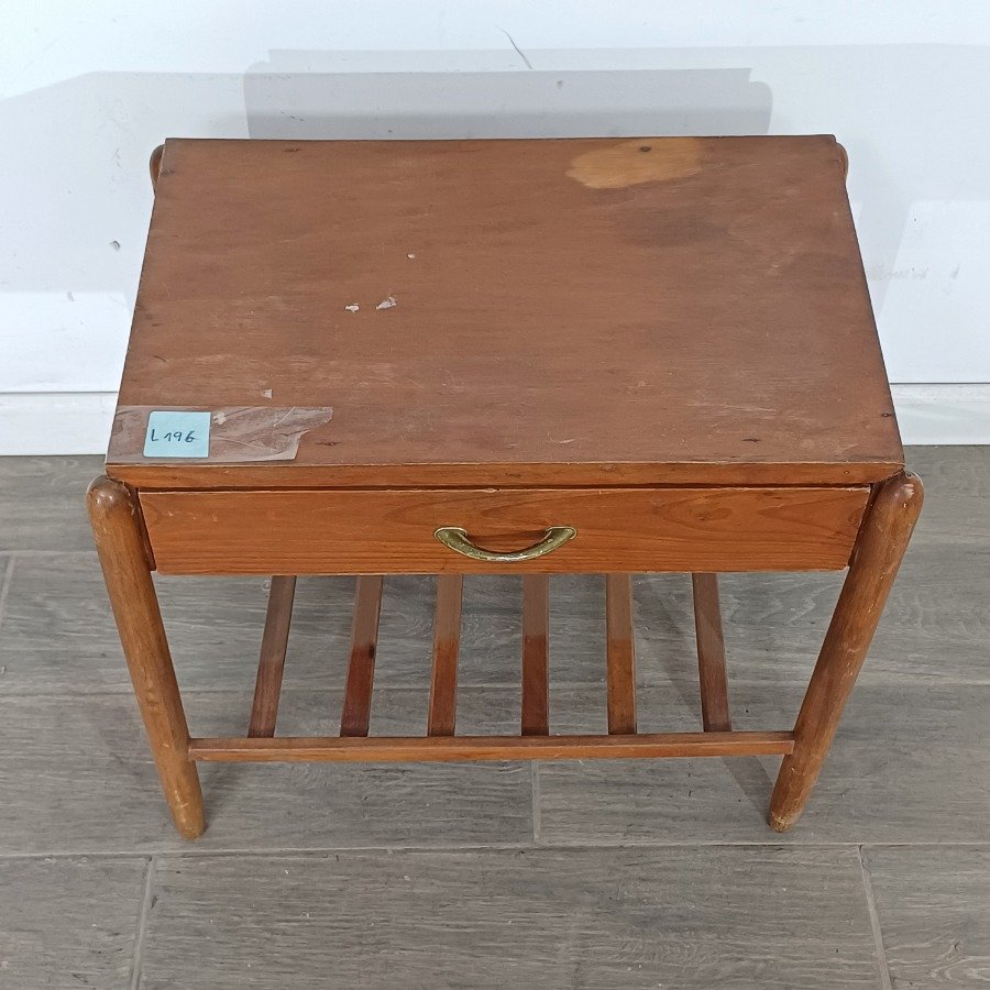 Mesa de luz estilo danés con cajón y estante - imagen 3