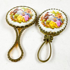 Dos Espejos de Mano en Porcelana Limoges con Escenas Galantes - imagen 2
