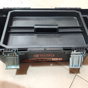 Caja de Herramientas Táctix Negra con Compartimentos y Manija Naranja - imagen 3