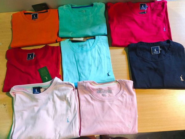 Colección de camisetas coloridas y cómodas - imagen 1