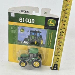 Tractor John Deere 6140D Réplica ERTL 1:64 - imagen 5