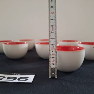Conjunto de 10 Tazas Blancas con Interior Rojo y 2 Fuentes Concha - imagen 3
