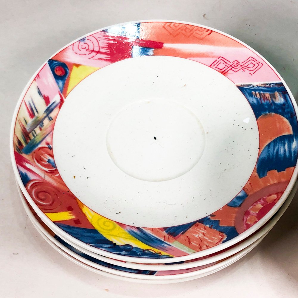 Porcelana blanca con guarda rosada y platitos - imagen 2