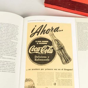 Coca Cola: Los primeros 50 años en Uruguay, de tapa dura presentado en caja de cartón. - imagen 2