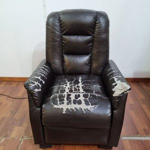 Sillón Reclinable Marrón en Simil Cuero con Desgaste - imagen 1