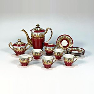 Lote siguiente: Juego de Café Porcelana Japonesa Bordeaux con Decoración Trovador y Dama